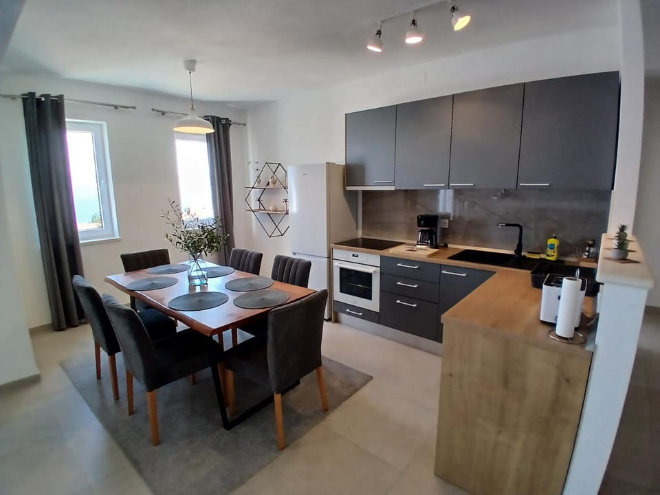 Kitchen or kitchenette, stove, kitchen