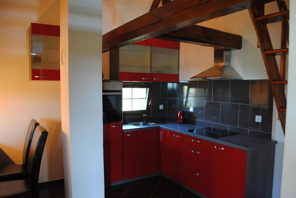 Kitchen or kitchenette, pet friendly, stove