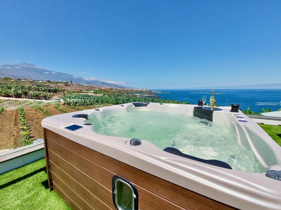 Shower, Restaurant/places to eat, Off site, Natural landscape, Activities, BBQ facilities, Garden, Hot Tub, View (from property/room), Balcony/Terrace, Beach, Animals, Animals, Pets, Pets, Garden view, Landmark view, Mountain view, Sea view, Location, Sunrise, Sunset, Parking, dishwasher, fireplace, internet, oven, pet friendly, sunbed, towels, washing machine, dryer, air conditioner