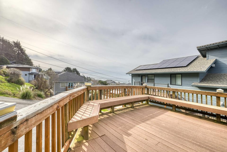 Shearwater House and Studio House in Lincoln City