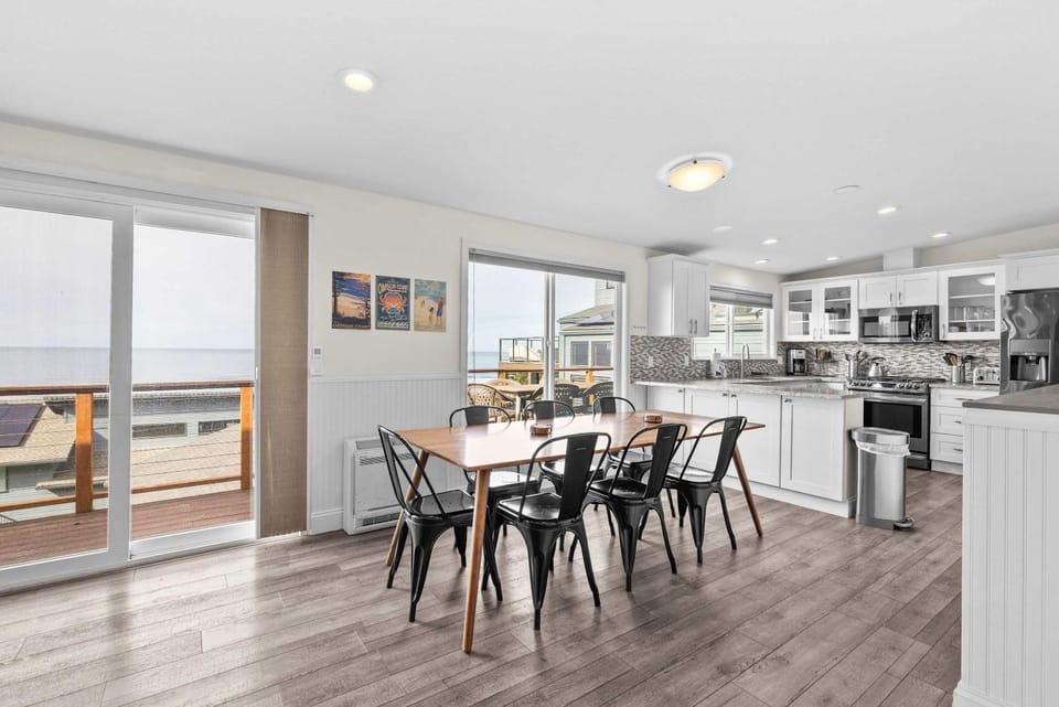Shearwater House and Studio House in Lincoln City