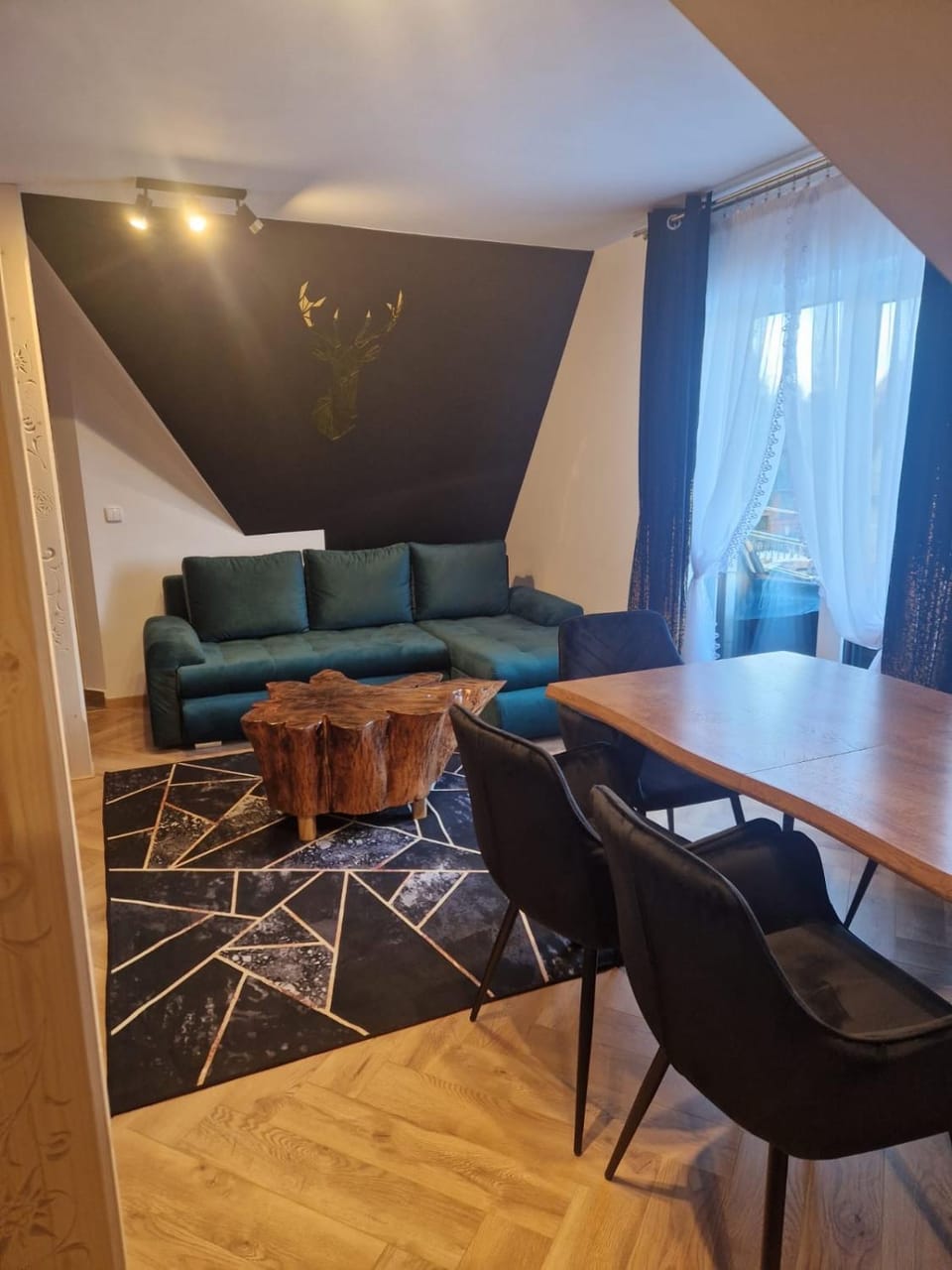Living room, Seating area