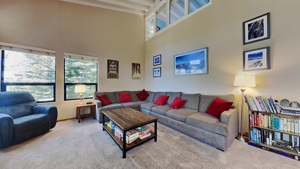 Spacious 4 Bed 3 Bath Condo Great For Families! Apartment in Mammoth Lakes