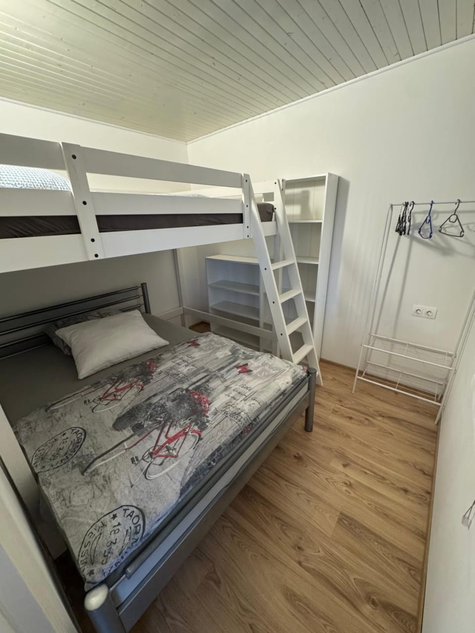 Bed, Photo of the whole room, Bedroom, bunk bed