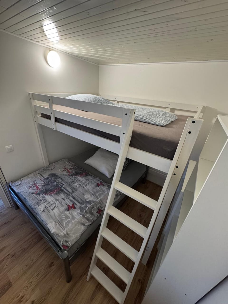 Photo of the whole room, Bedroom, bunk bed