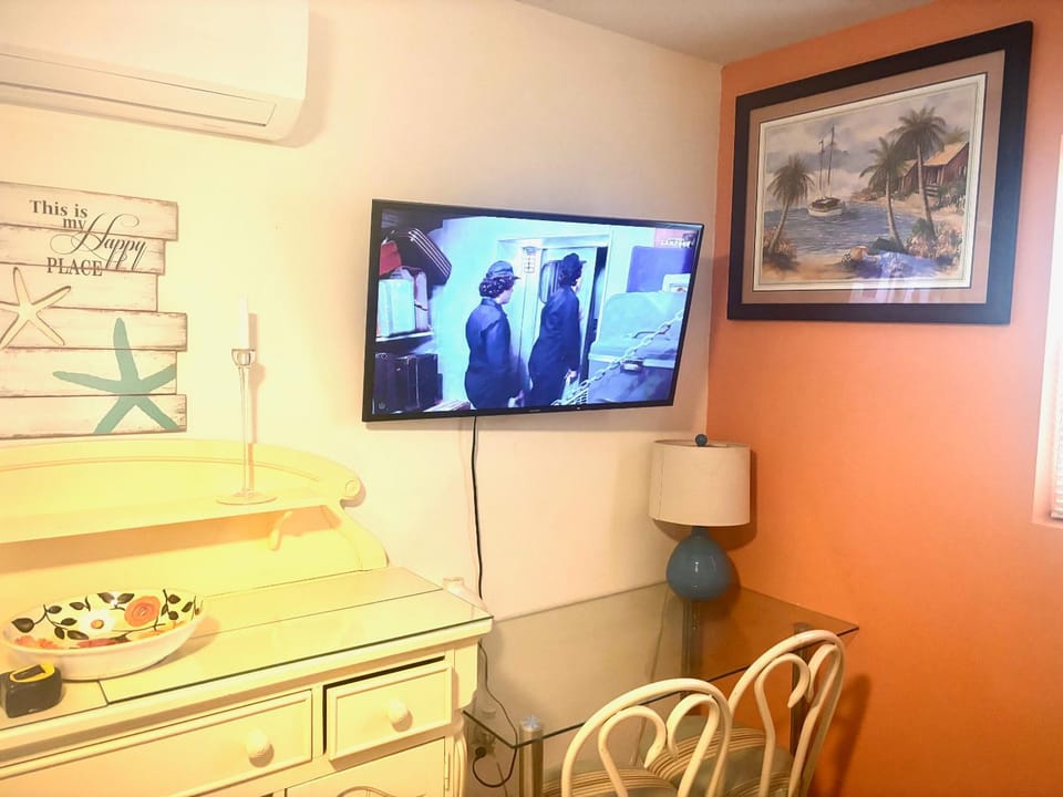 ~ Cozy In-law Apartment Close to Siesta Key ~ Apartment in Gulf Gate Estates