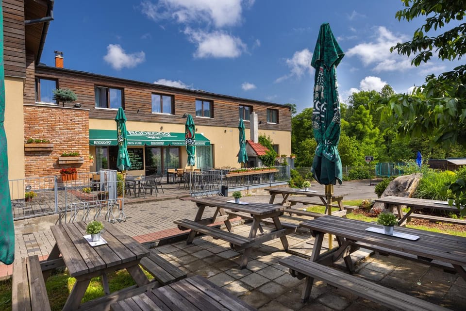 Property building, Restaurant/places to eat