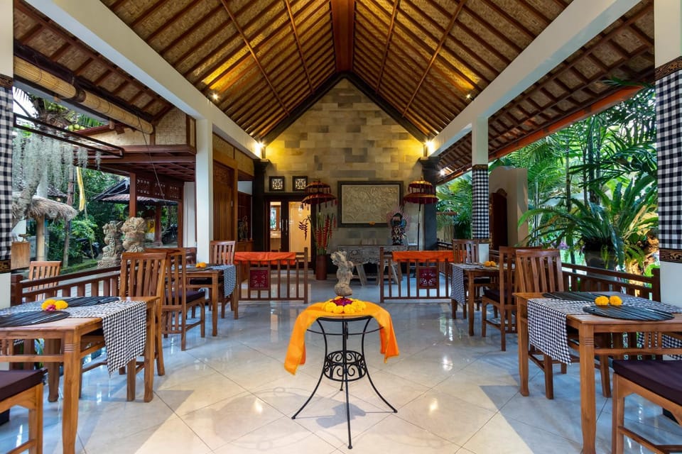 Restaurant/places to eat, Lobby or reception, Lounge or bar, Dining area, Area and facilities