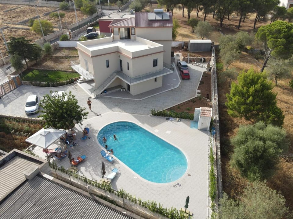 Bird's eye view, Pool view