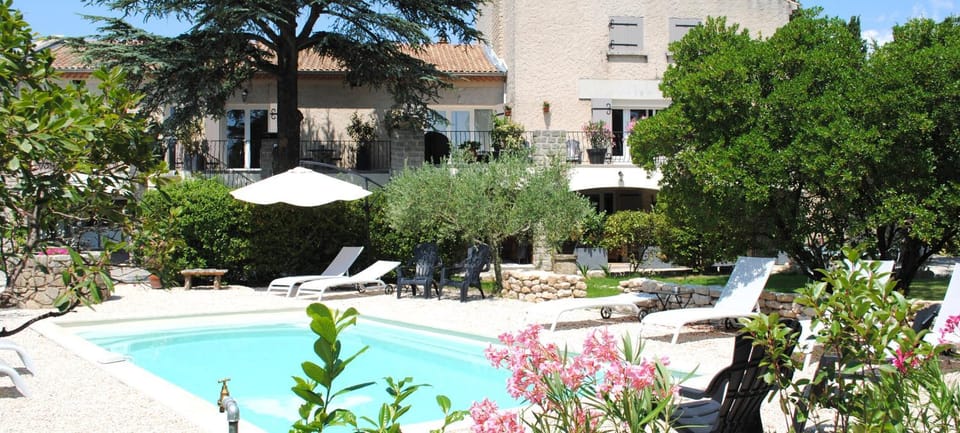 Property building, Garden, Swimming pool