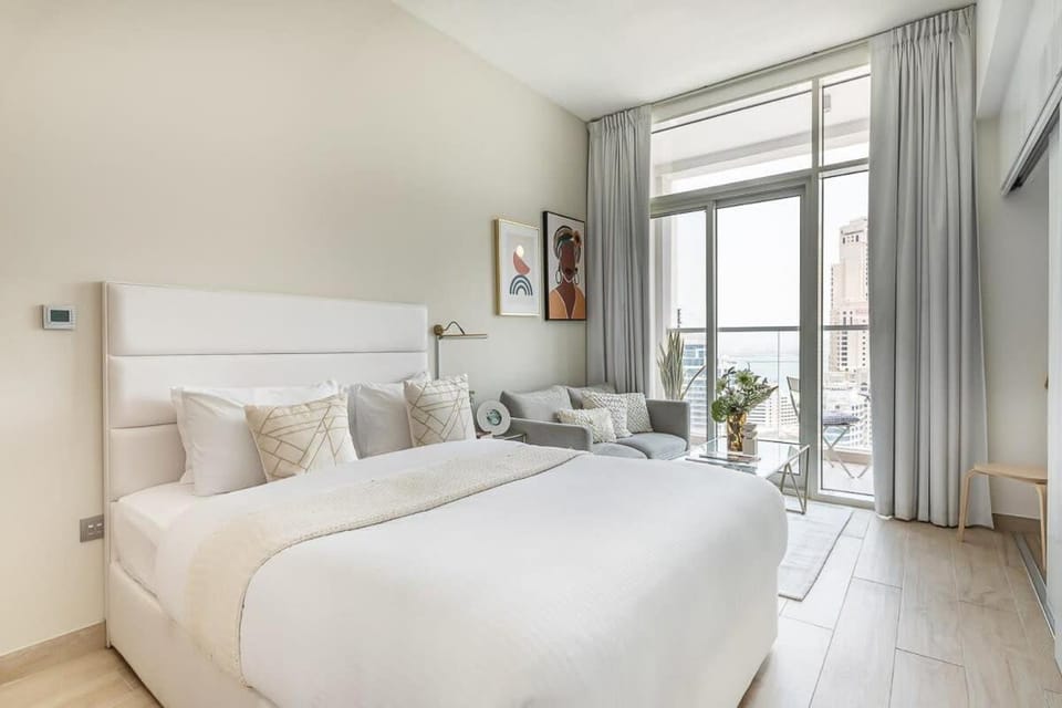 Frank Porter - Studio One Apartment in Dubai