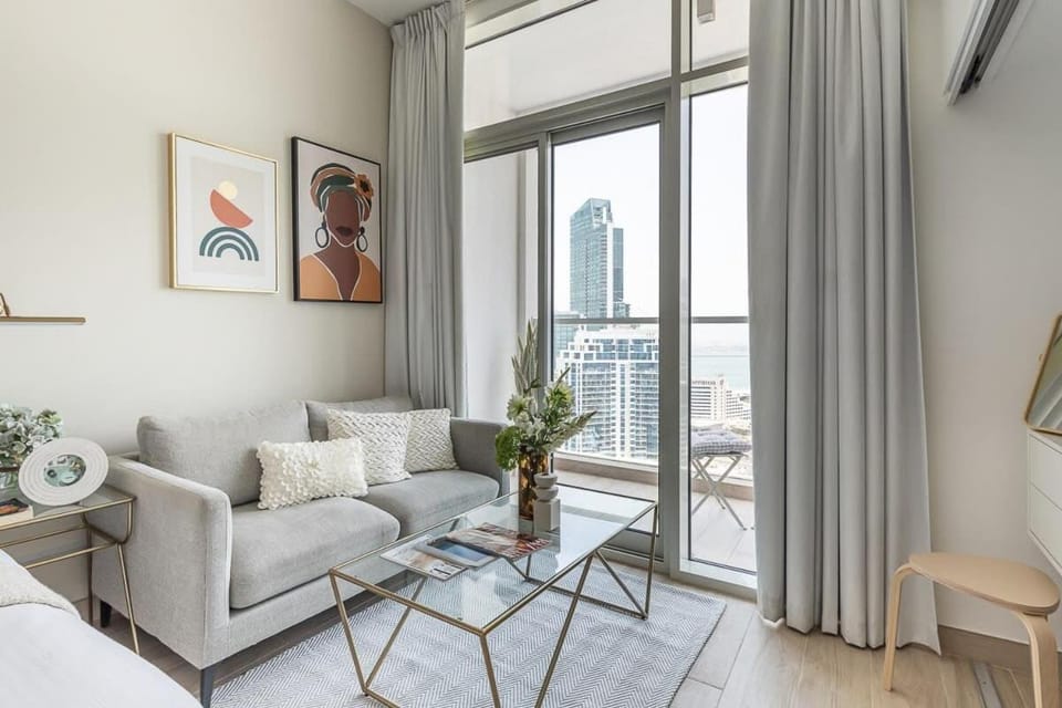 Frank Porter - Studio One Apartment in Dubai