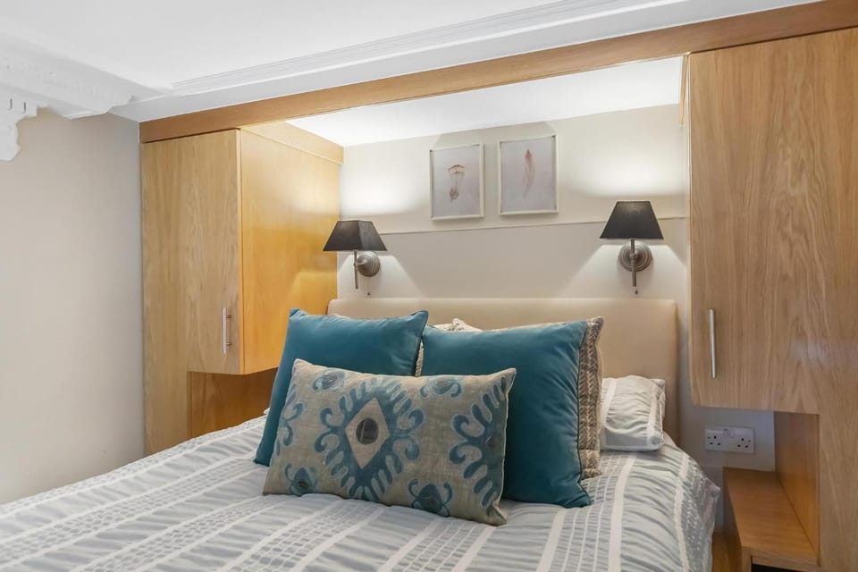 Bed, Bedroom, wardrobe