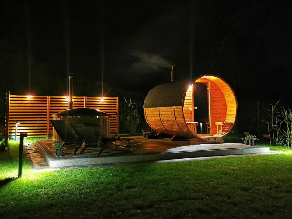 Hot Tub, Sauna