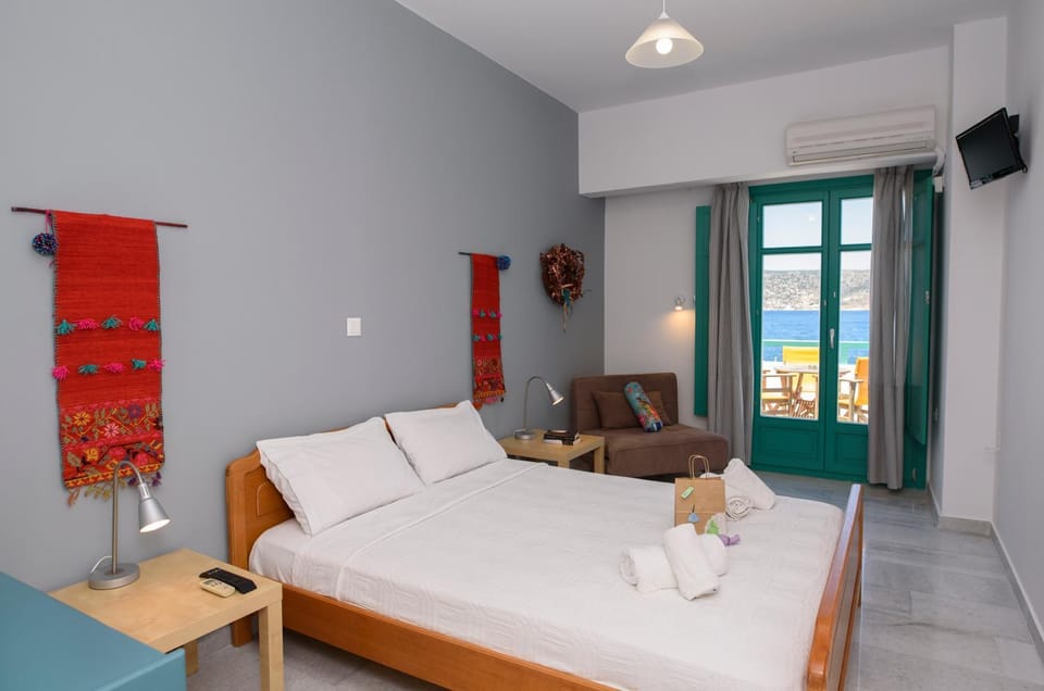 TV and multimedia, Photo of the whole room, Bedroom