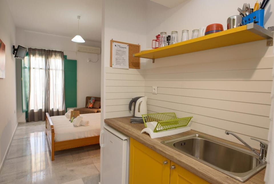 Kitchen or kitchenette, Bedroom