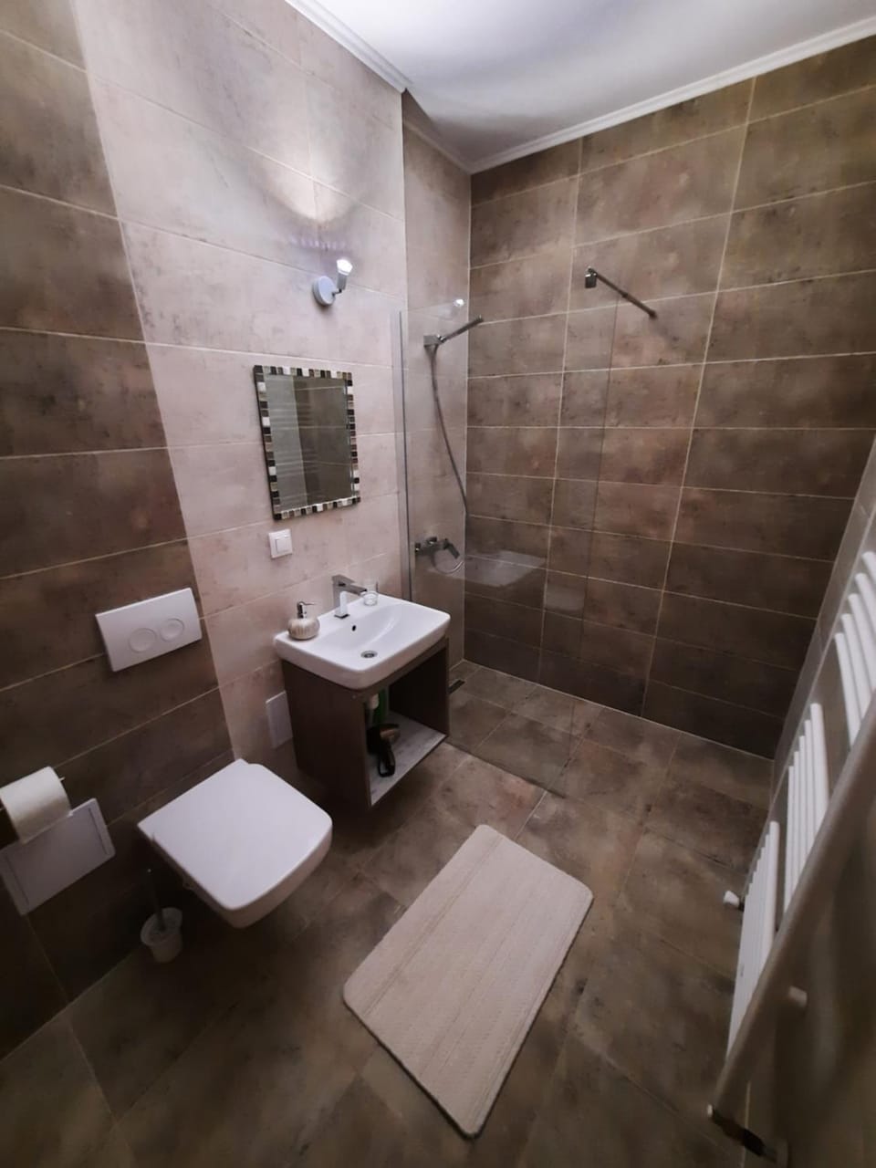 New Grey Residence Apartament Apartment in Romania