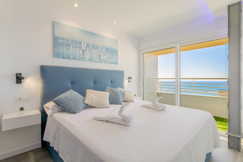 Bed, Photo of the whole room, Bedroom, Sea view, towels