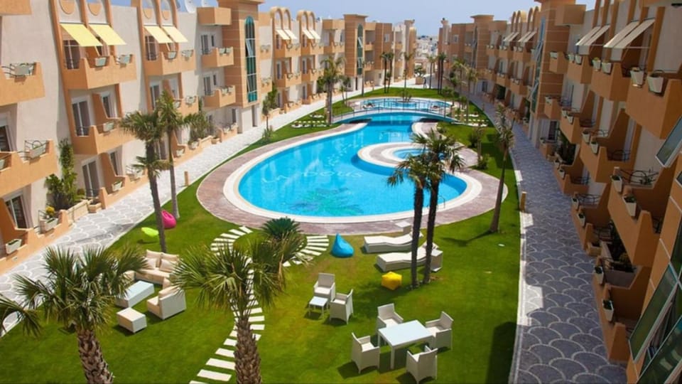 Swimming pool, Swimming pool