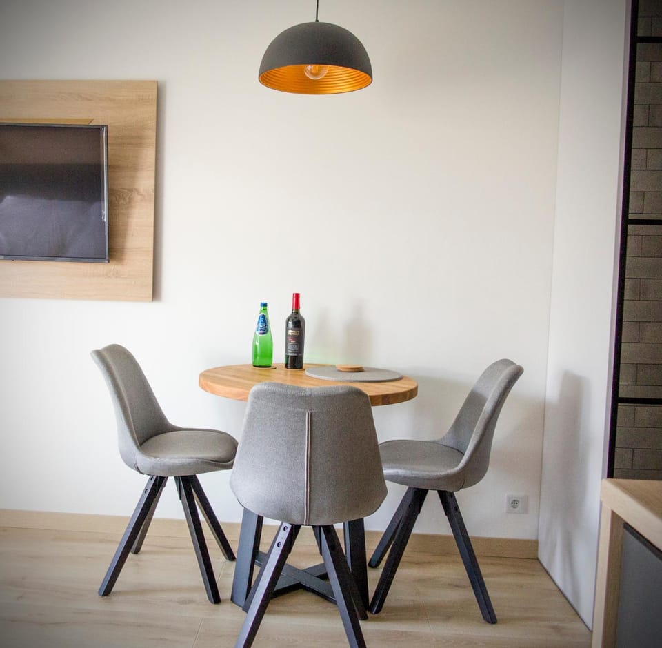 TV and multimedia, Living room, Seating area, Dining area