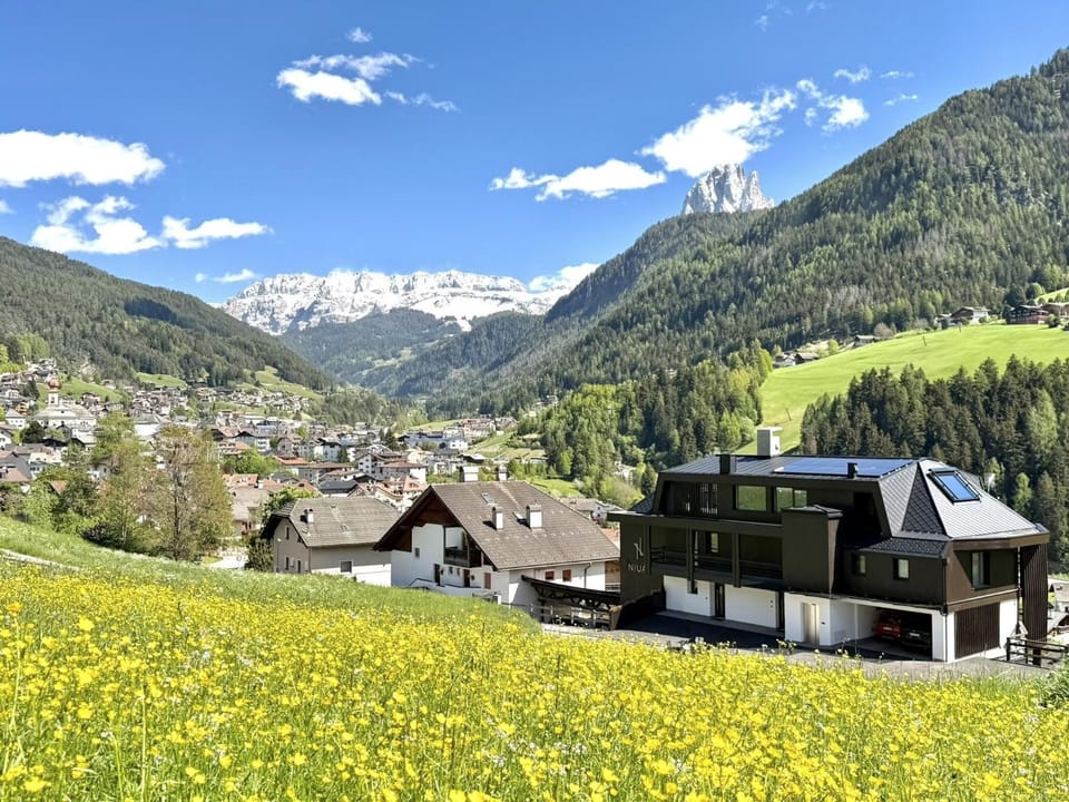 Property building, Nearby landmark, Natural landscape, Mountain view, Mountain view