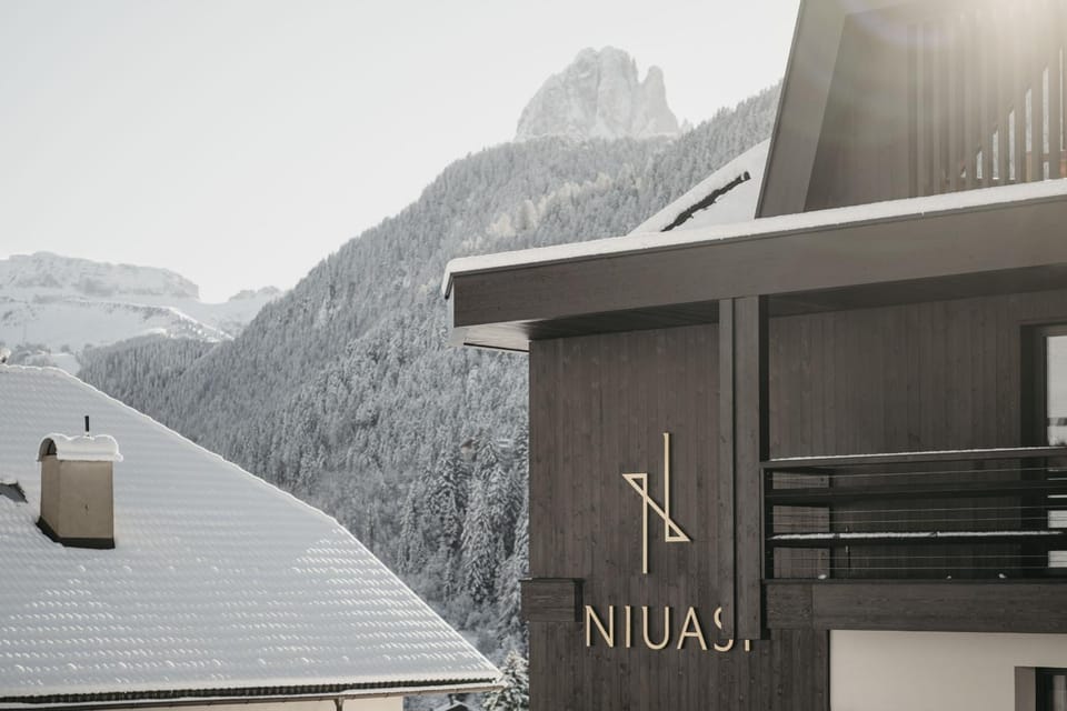 Property building, Natural landscape, Mountain view