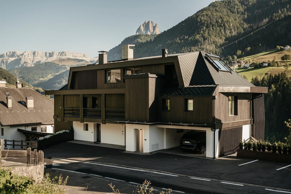 Property building, Natural landscape, Summer, Mountain view