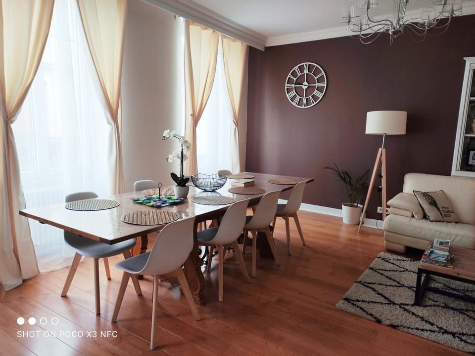 157m2, 4 chambres, 4 salles de bains, 2 WC, 2 parkings en hypercentre Apartment in Valence