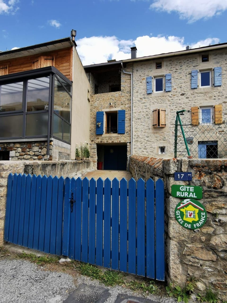 Facade/entrance