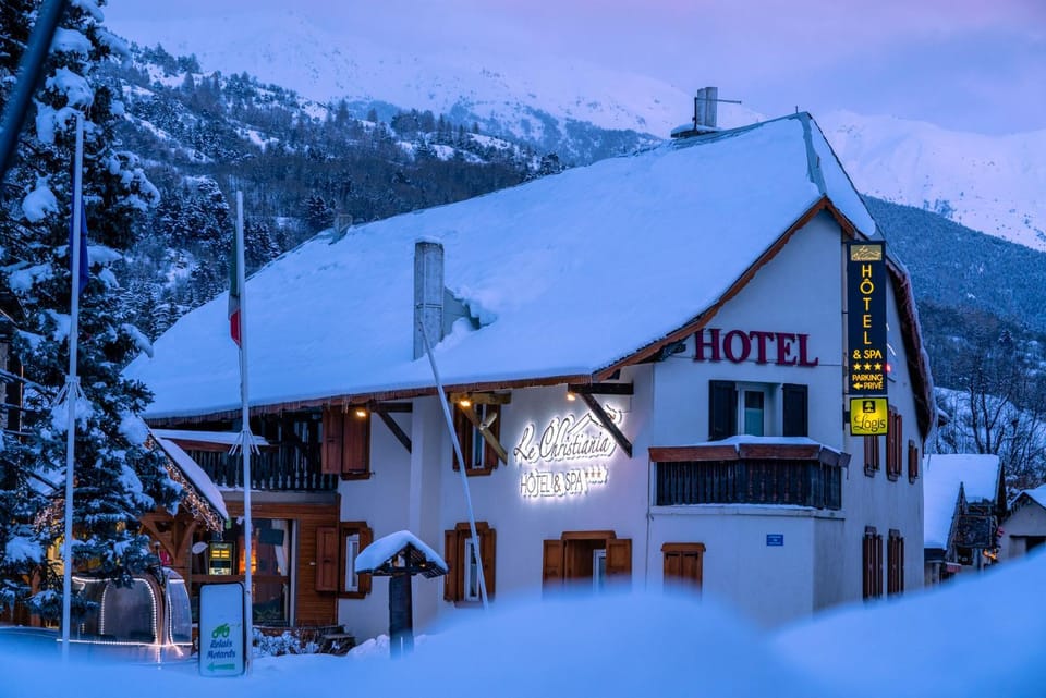 Property building, Natural landscape, Winter, Mountain view, Family
