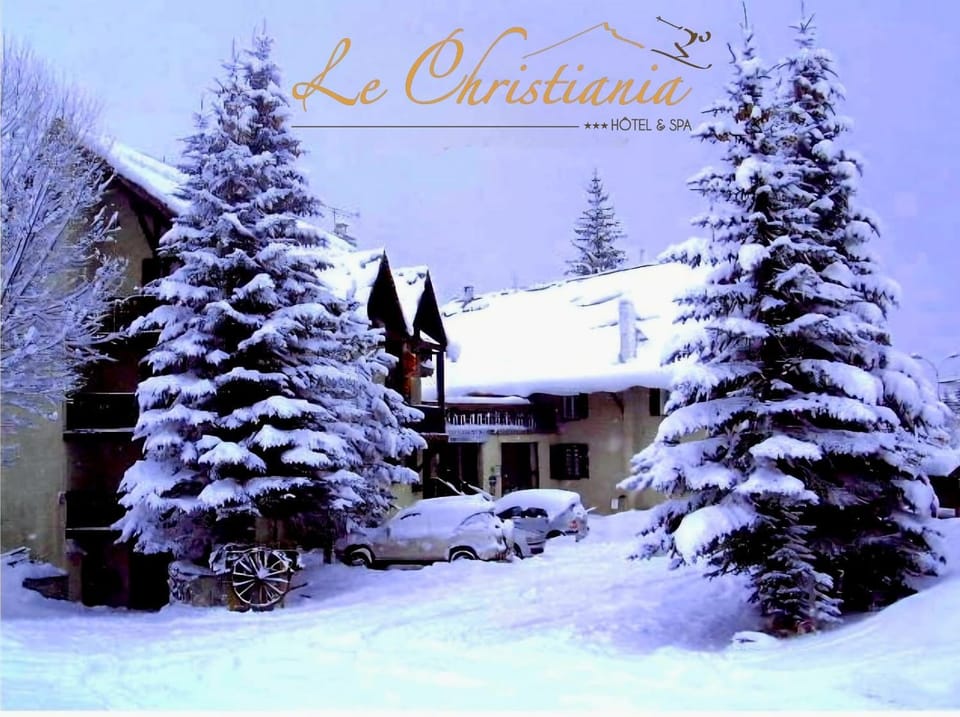 Property building, Natural landscape, Winter, Family, Family, Family, Parking