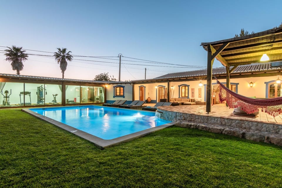 Day, Pool view, Swimming pool, sunbed