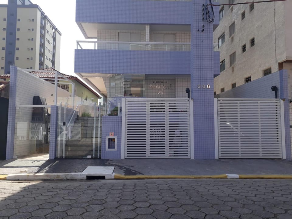 EXCELENTE APARTAMENTO NOVO - PRÓXIMO a PRAIA COM INTERNET !! Apartment in State of São Paulo