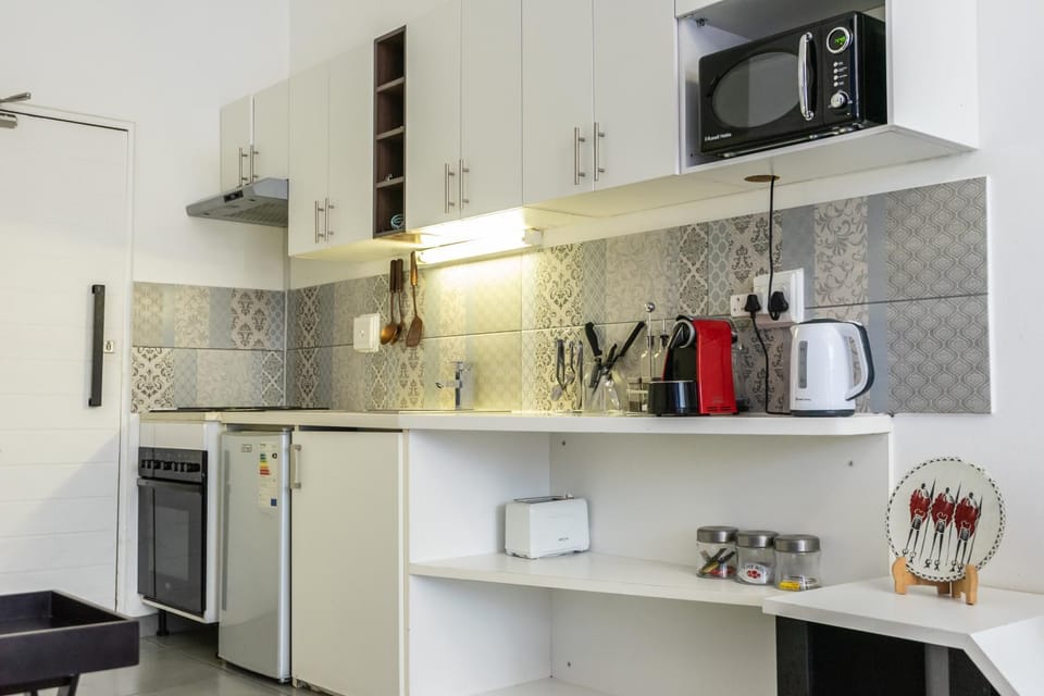Stunning Maboneng Precinct Studio Apartment at 12 Decades Building Apartment in Johannesburg