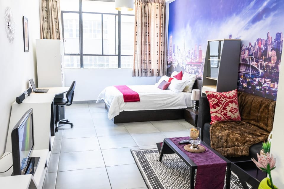 Stunning Maboneng Precinct Studio Apartment at 12 Decades Building Apartment in Johannesburg