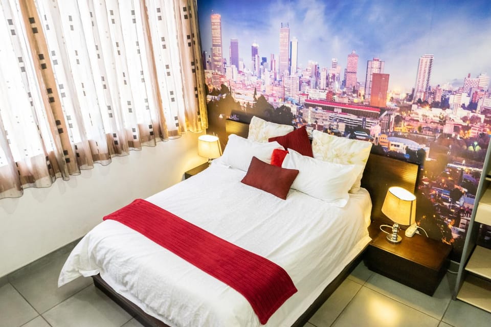 Stunning Maboneng Precinct Studio Apartment at 12 Decades Building Apartment in Johannesburg