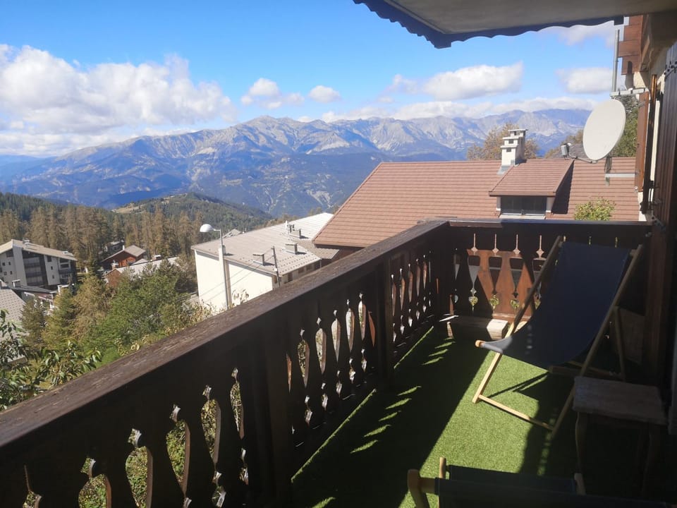 Balcony/Terrace, Mountain view