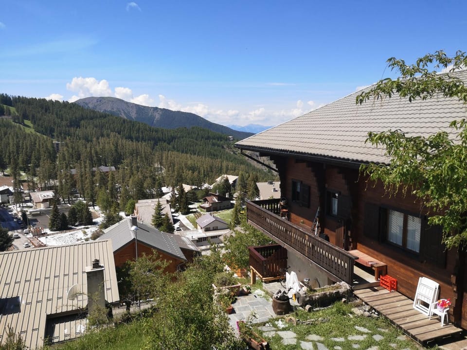 Neighbourhood, City view, Mountain view