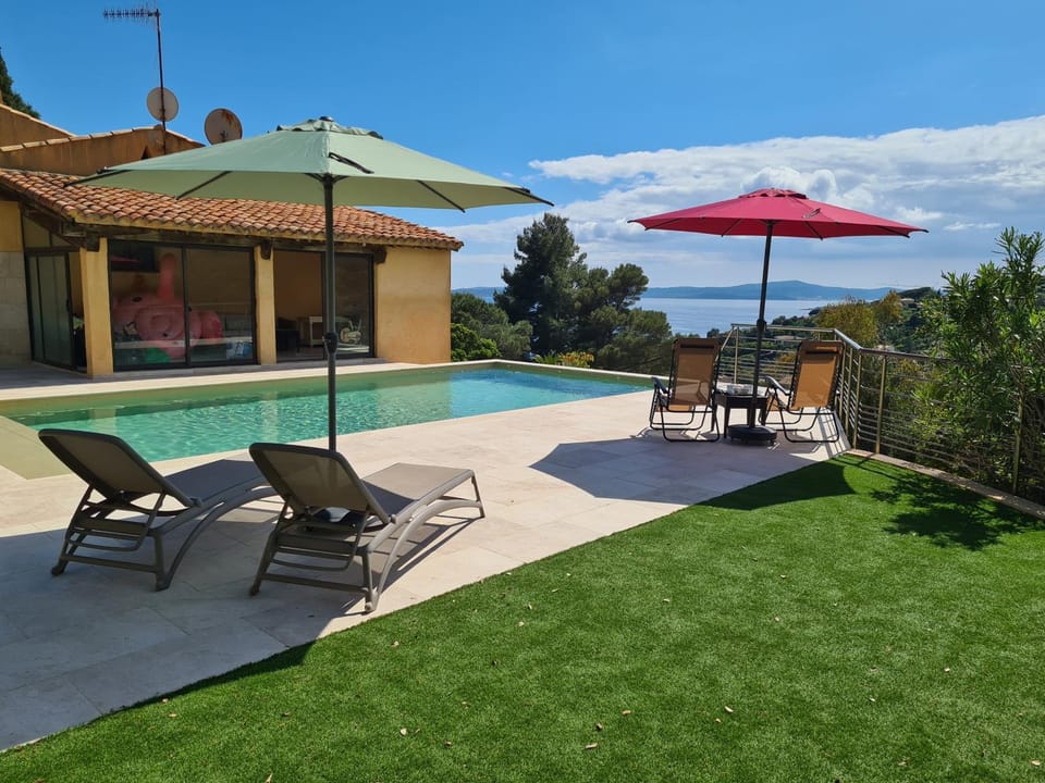 Pool view, Sea view, Swimming pool, Swimming pool, sunbed