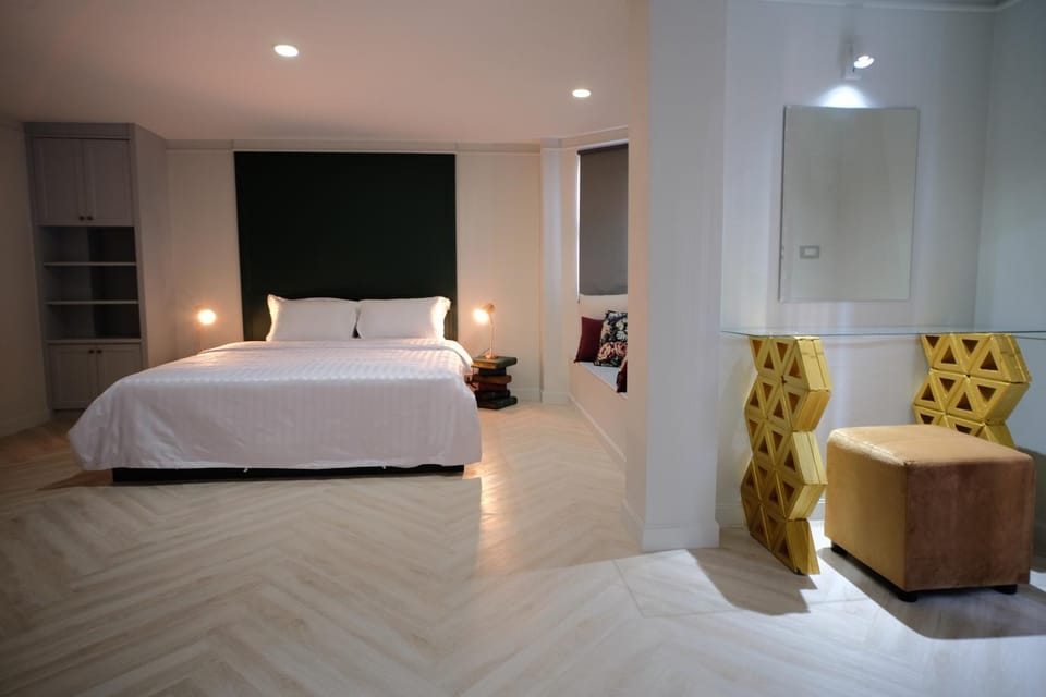 Bed, Photo of the whole room, Bedroom