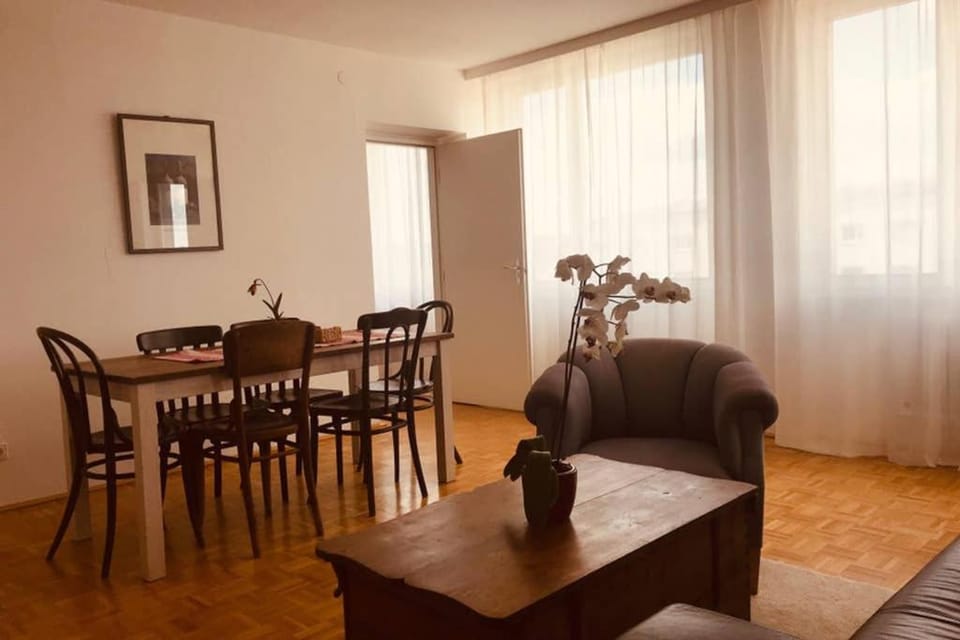 Mitten im Achten. Zentrale Wohnung in Wien Apartment in Vienna