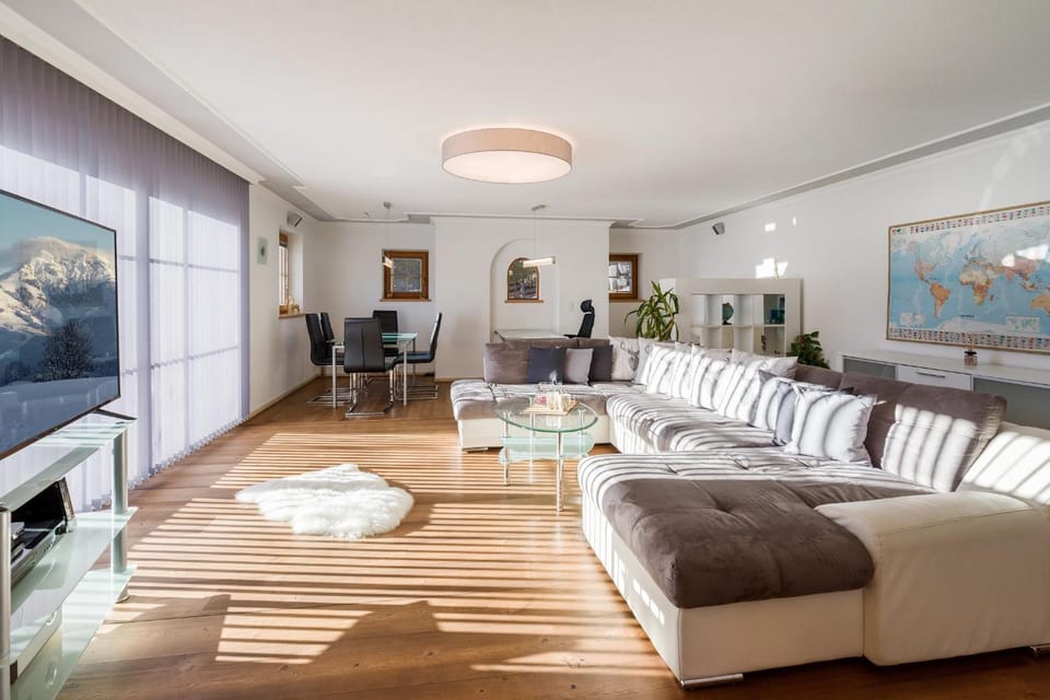 Communal lounge/ TV room, Living room