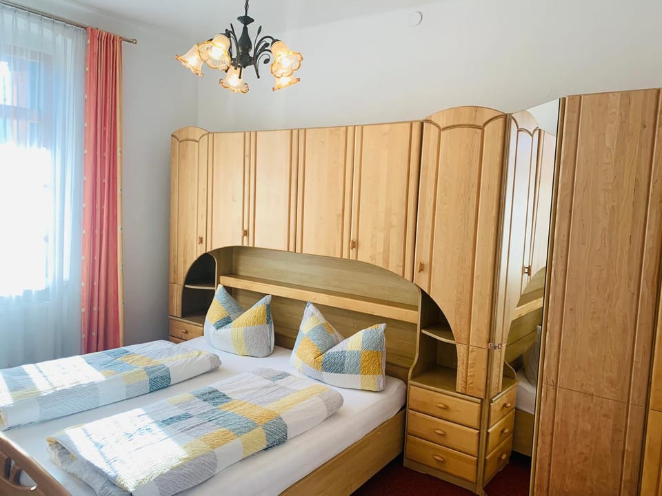 Bed, Bedroom, wardrobe
