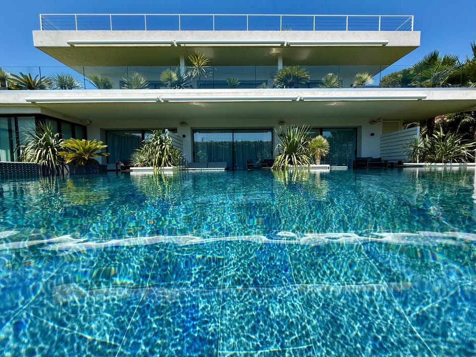 Day, Swimming pool