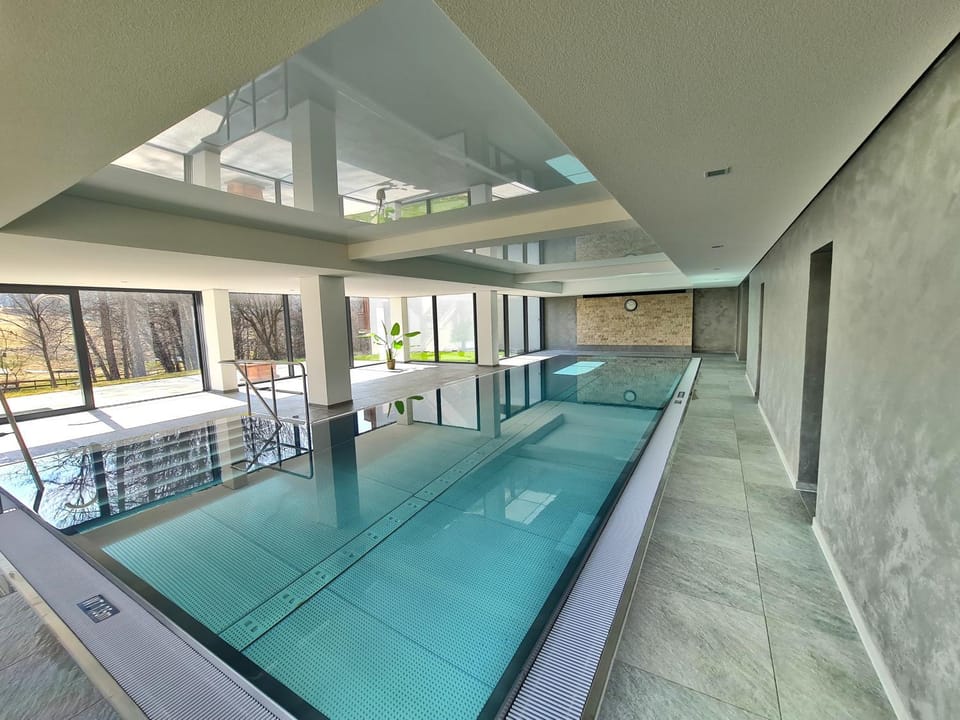 Kurhotel Schluchsee App 1103 - das mit der Kuckucksuhr, mit Indoorpool, Schluchsee Apartment in Schluchsee