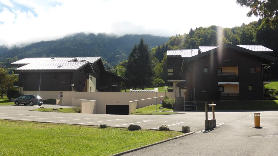 Facade/entrance, Parking