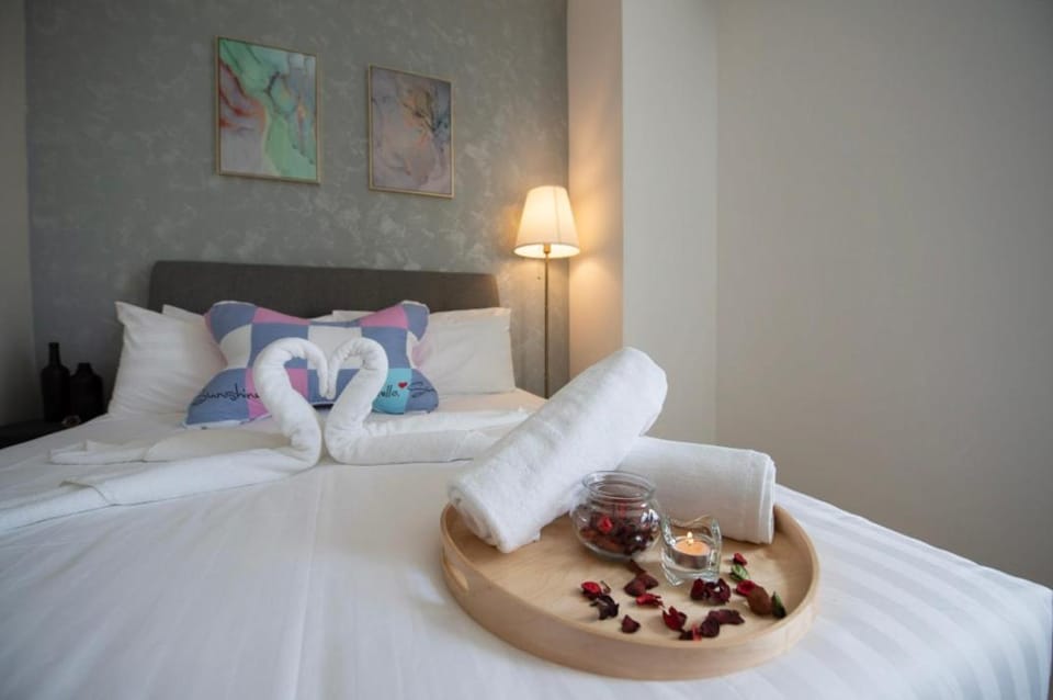 Arcoris Mont Kiara next 163plaza 1-4Pax one plus one Bedroom Apartment in Petaling Jaya