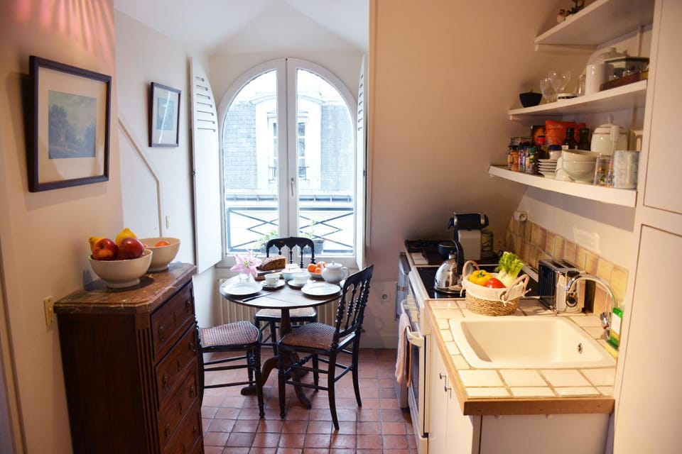 Coffee/tea facilities, Kitchen or kitchenette, Dining area
