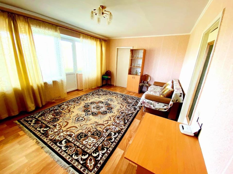Photo of the whole room, Seating area