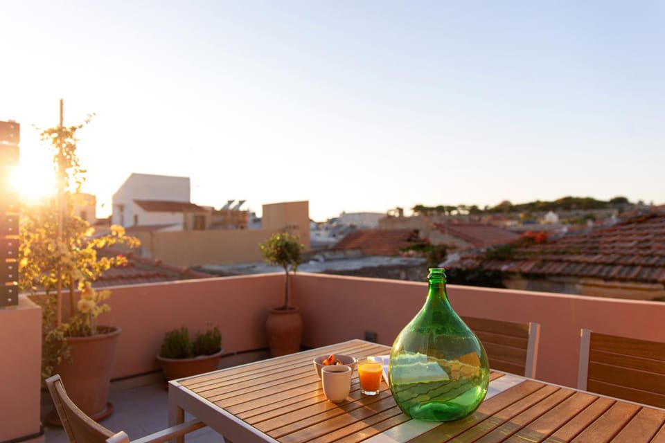 View (from property/room), Balcony/Terrace, City view, Landmark view